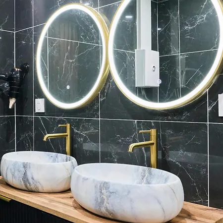 L'amoria - Romantique Moderne Avec Jacuzzi & Sauna Apartament